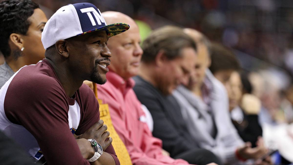 Auch Box-Superstar Floyd Mayweather jr. findet durchaus Gefallen an der Partie in der Hauptstadt