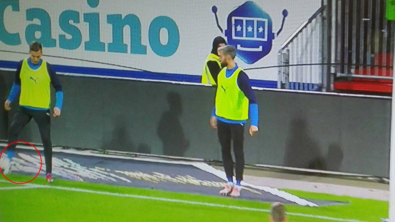 Irre! Ersatzspieler verursacht Elfer