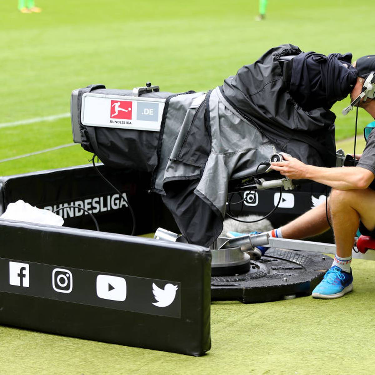 Bundesliga Rechtevergabe Beginnt Interessenten Konnen Sich