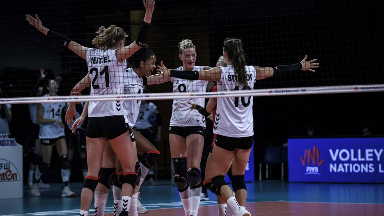 Volleyballerinnen schlagen Serbien