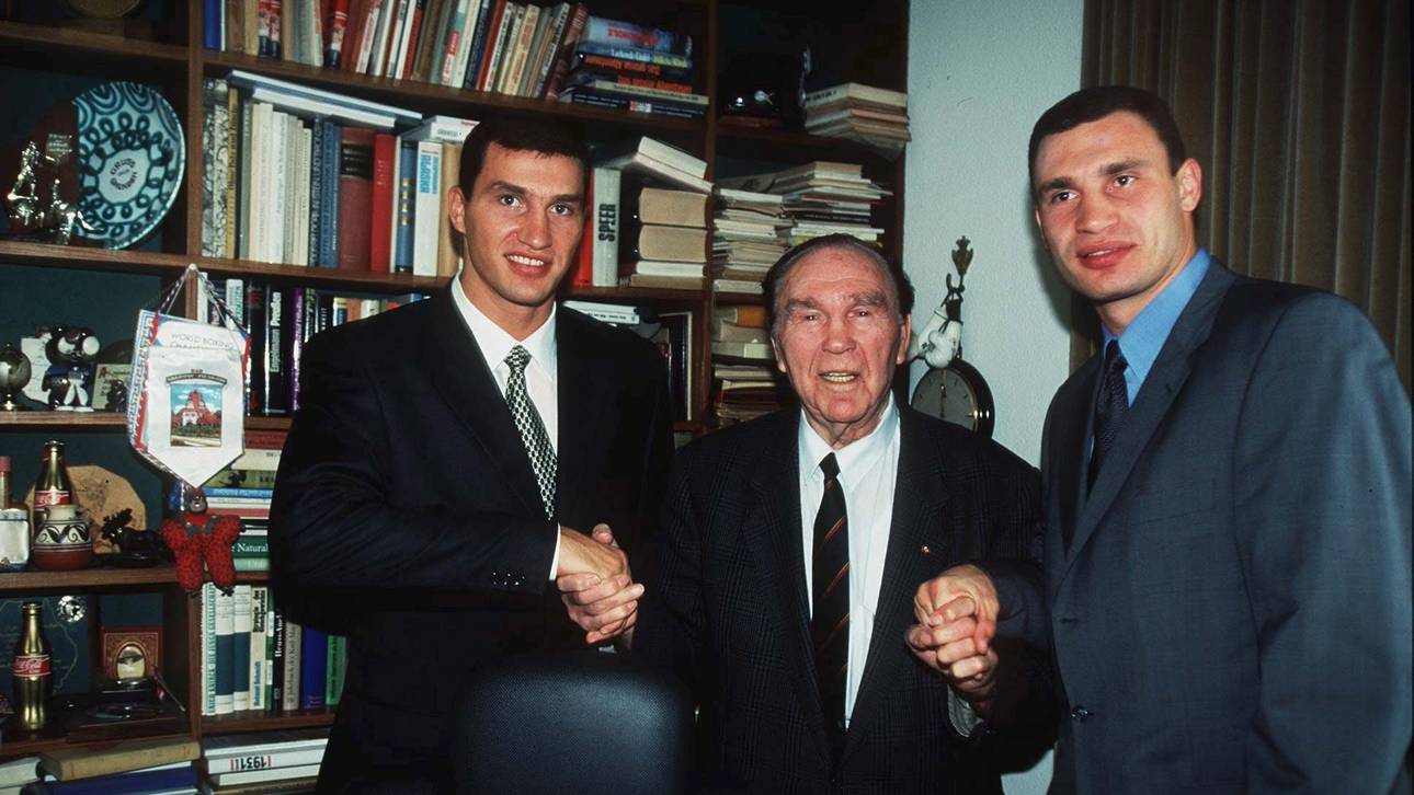 Die Klitschkos begegneten 1998 noch der Legende Max Schmeling