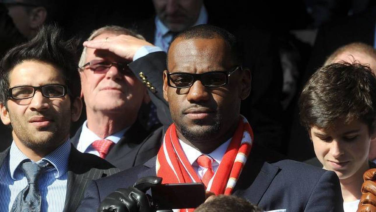 LeBron James bei einem Besuch in Liverpool 2011