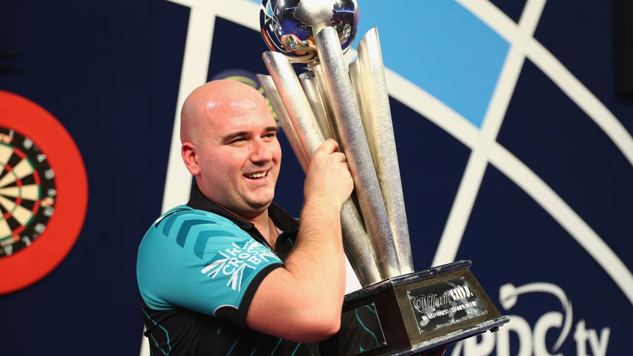 Rob Cross nach seinem Sensationserfolg gegen Phil Taylor