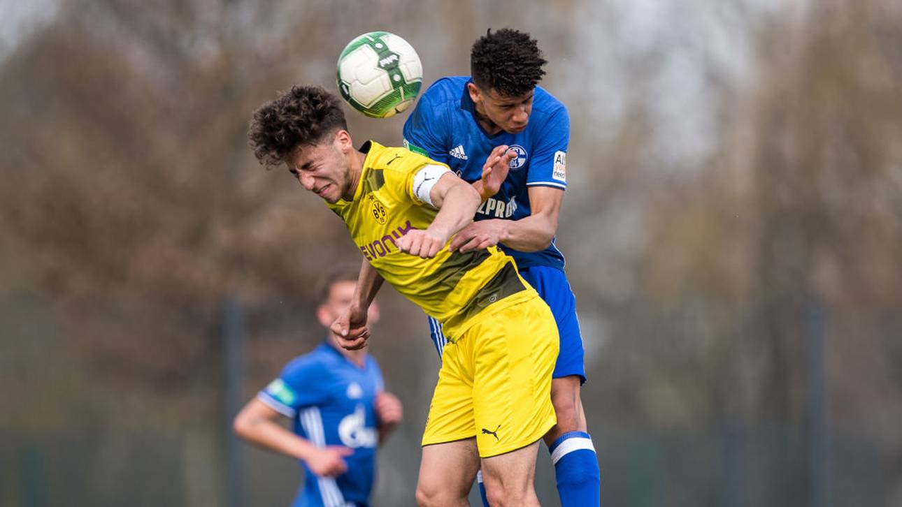 Jimmy Kaparos (r.) im Duell mit Dortmunds Alaa Bakir