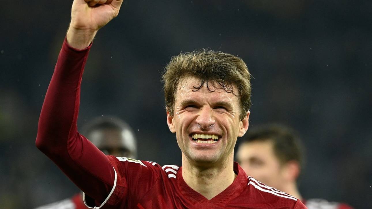 Müller zieht blank: Hosen-Geschenk für jungen Fan
