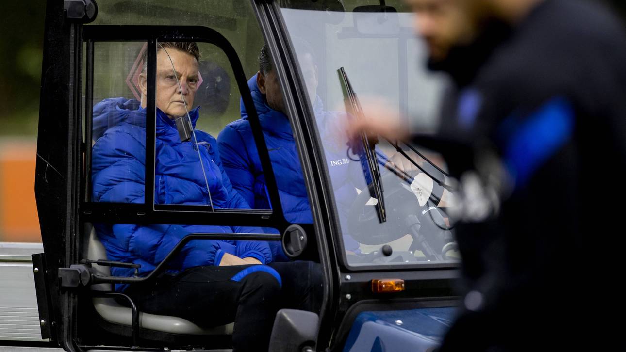 Unfall! Van Gaal sitzt im Rollstuhl