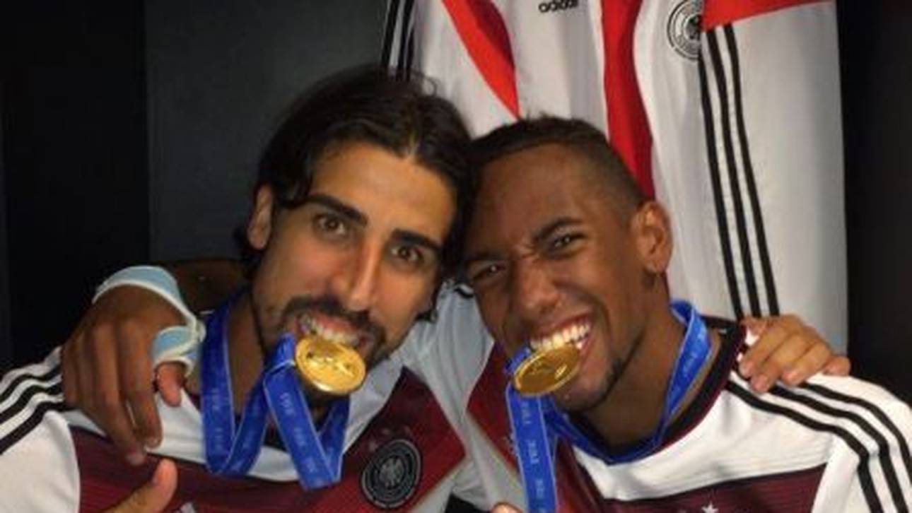 Auch Jérôme Boateng (r.) würdigt die Karriere von Sami Khedira