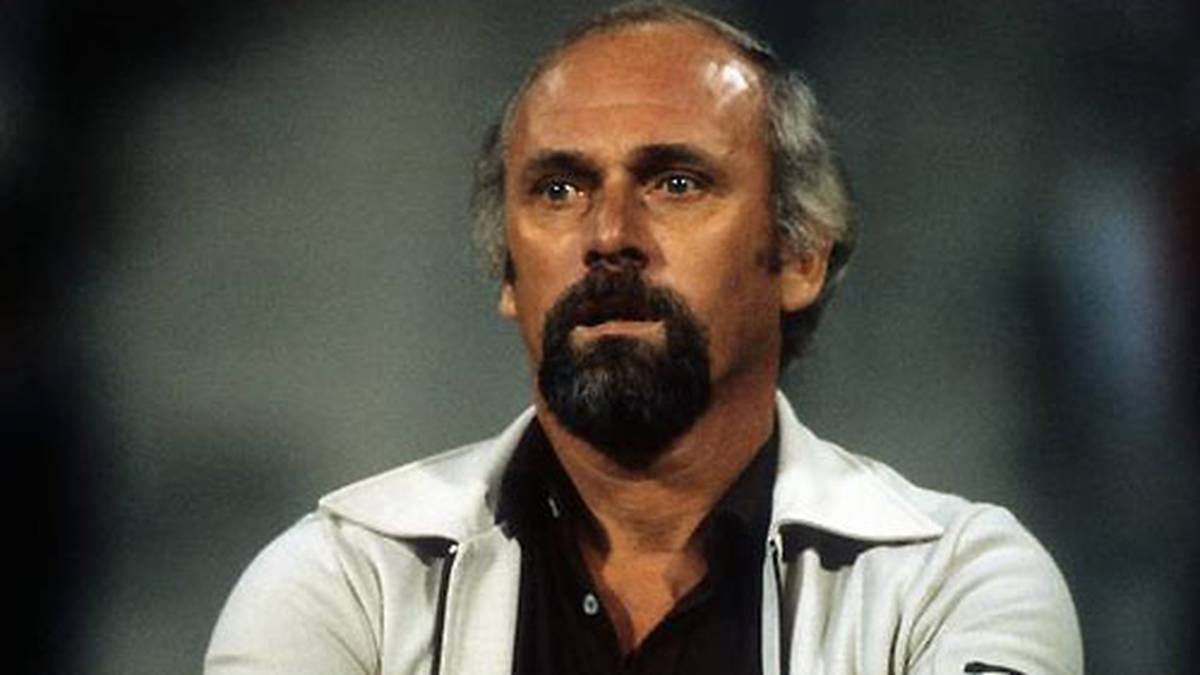 1980 wechselte Lattek zur anderen Borussia nach Dortmund. Dort war er in Sachen Bartmode auf der Höhe, zum ersten Mal in seiner Trainerkarriere blieb er bei einem Bundesliga-Klub aber ohne Trophäen