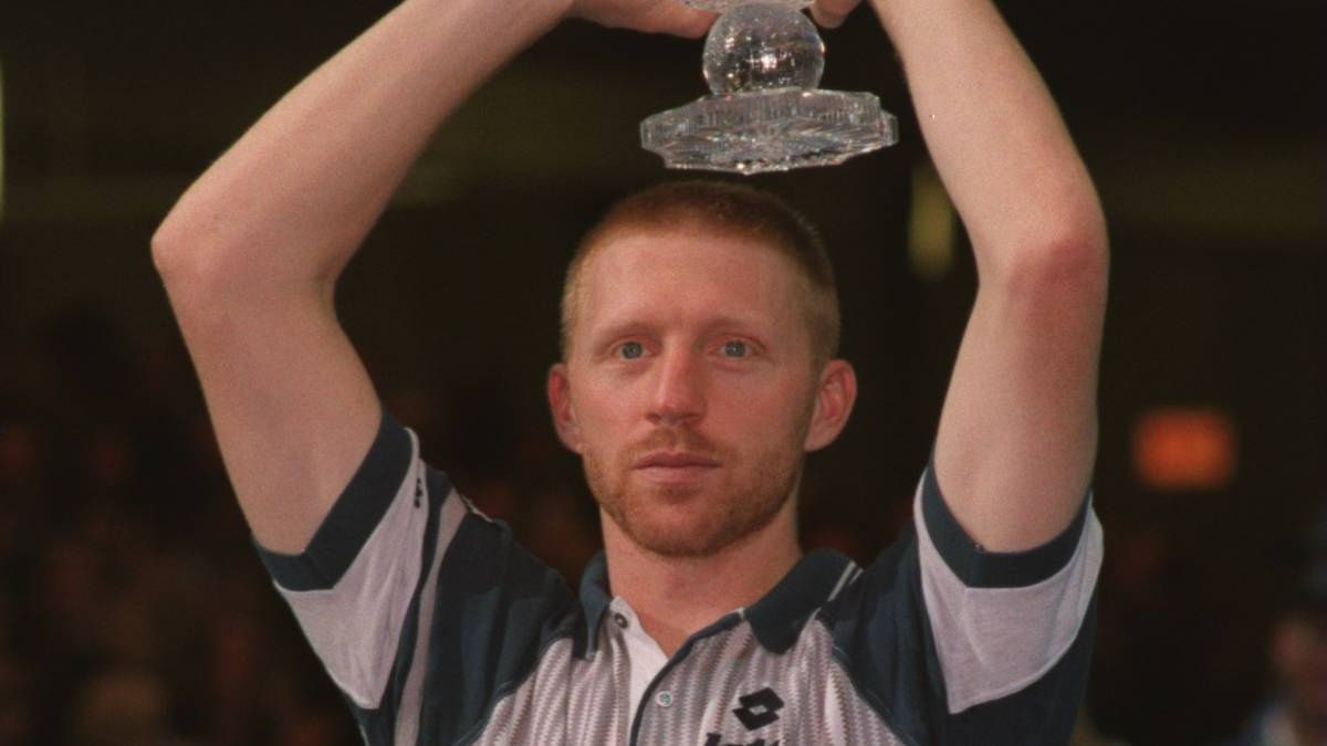 Becker selbst hatte 1995 als zuvor letzter Deutscher die Tennis-Weltmeisterschaft gewonnen. "Ein neuer Star ist geboren", zollt er als TV-Experte beim englischen TV-Sender "BBC" Zverev anschließend Respekt