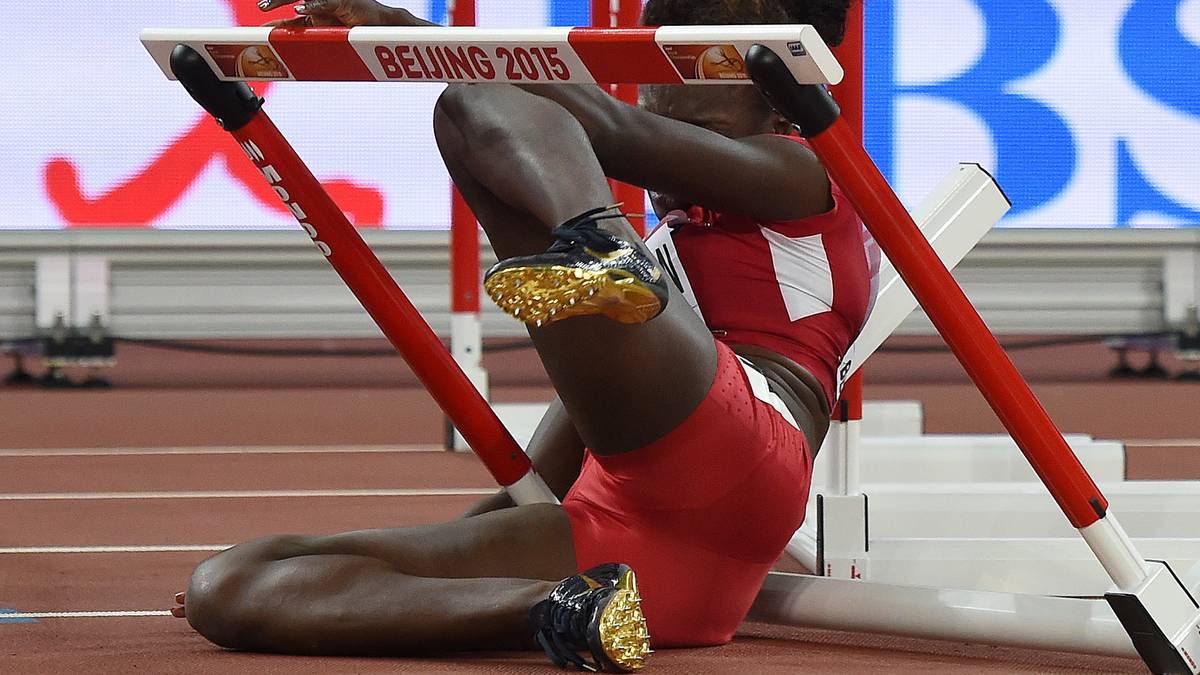 Etwas Glück ist dabei im Spiel. Zuerst stürzt Olympiasiegerin  Dawn Harper Nelson im Halbfinale in eine Hürde