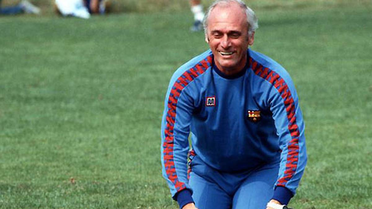 Nach einer privaten Tragödie - Sohn Dirk starb 1981 an Leukämie - suchte Lattek einen Neuanfang im Ausland. Er wurde Trainer beim FC Barcelona, wo er im Jahr darauf den Pokal der Pokalsieger holte, seinen dritten Europapokalsieg mit dem dritten Verein. Eine einmalige Leistung