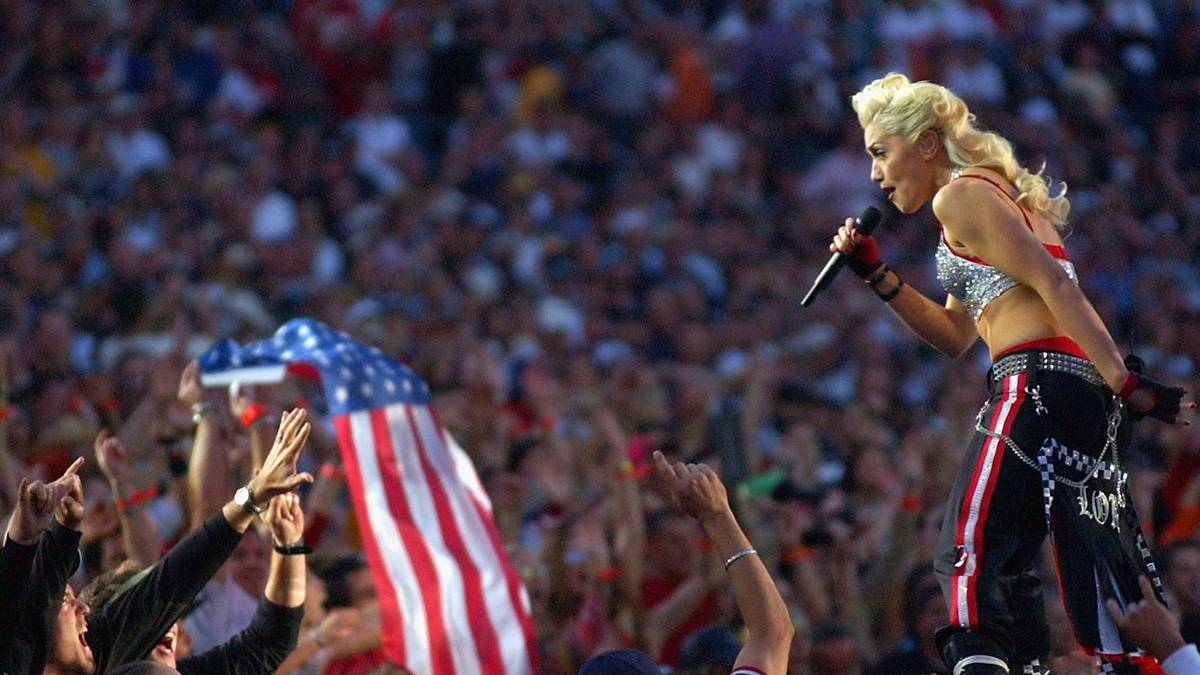 Vor allem den männlichen Fans ist 2003 einiges geboten. Nach Beyonce gibt's auch noch Gwen Stefani...