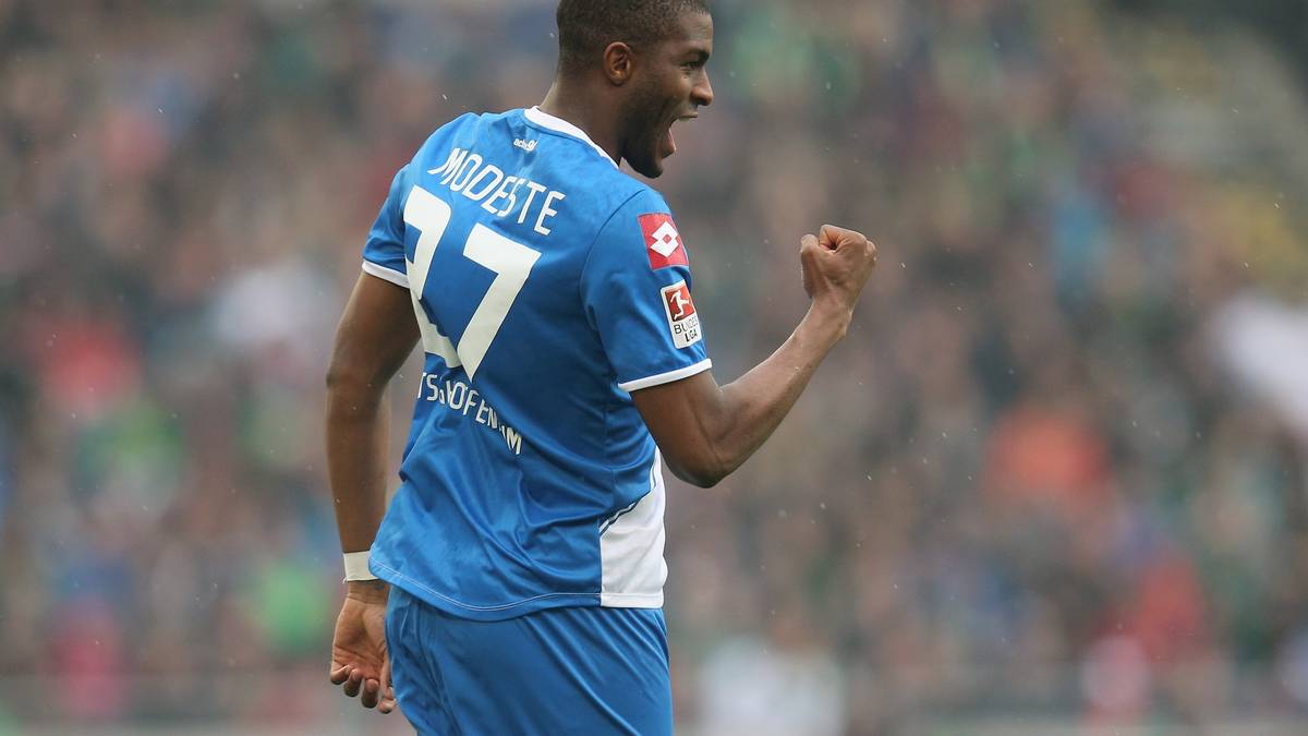 Das Spiel in Hannover beginnt mit einer kalten Dusche für Frontzeck und seine Mannschaft.  Anthony Modeste bringt die Gäste aus Hoffenheim bereits in der 2. Minute in Führung, steht dabei aber eigentlich klar im Abseits
