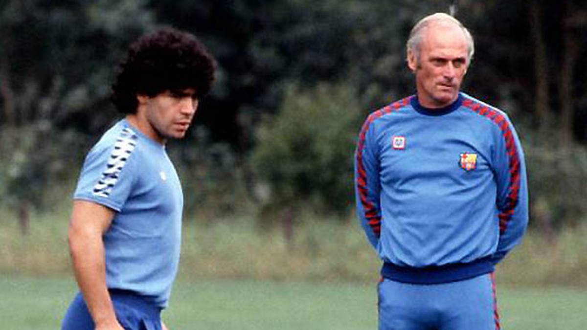 Der Superstar als Stolperstein. Diego Maradona mochte Latteks hartes Training nicht, klagte: "Der will aus mir einen 10.000-Meter-Läufer machen." Weil Lattek auch Maradonas nächtliche Eskapaden beschneiden wollte, muckte Maradona auf - und gewann den Machtkampf. Lattek musste 1983 gehen