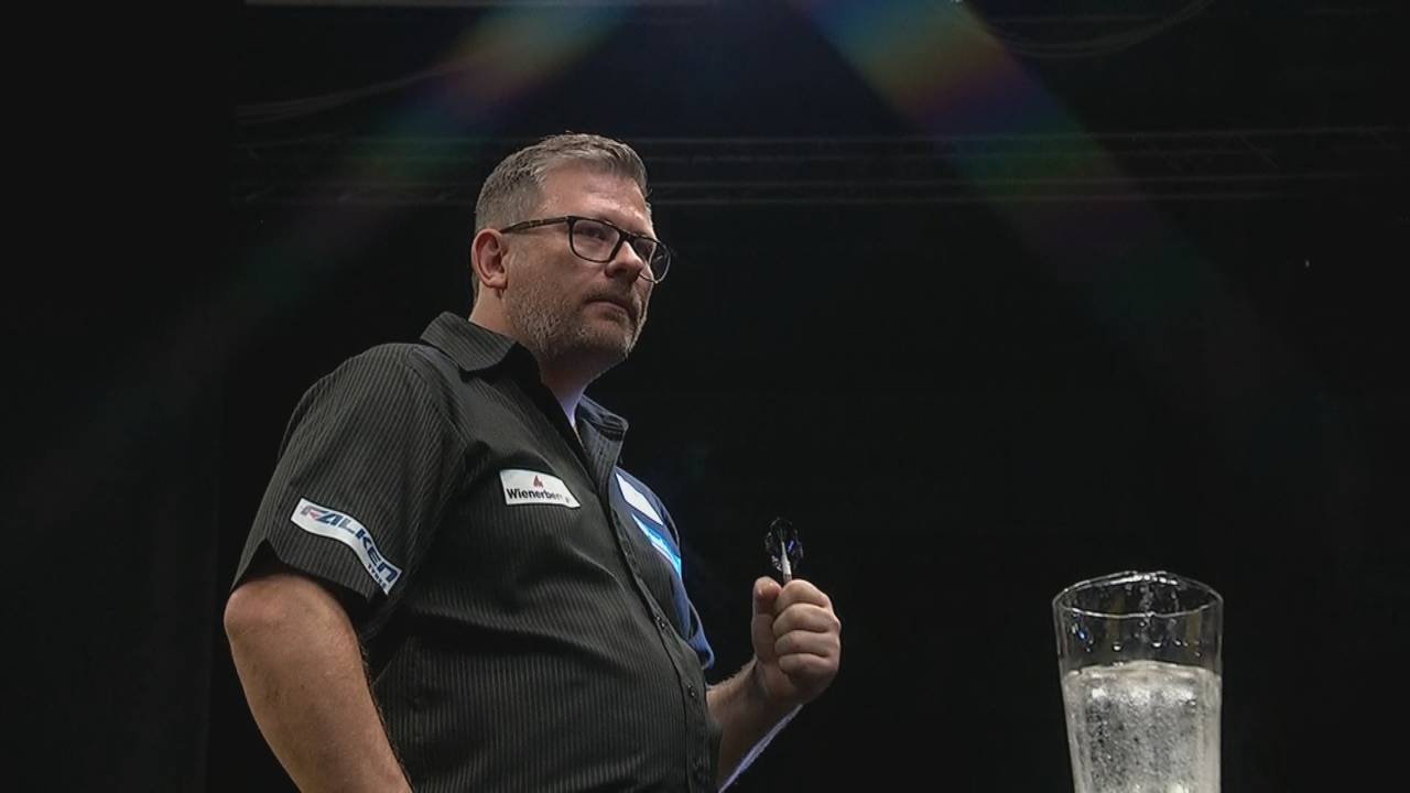 European Darts Matchplay: James Wade setzt sich gegen Jonny Clayton durch
