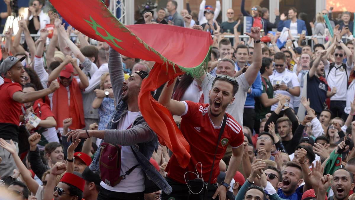 Die russischen Fans auf den Straßen sind völlig aus dem Häuschen