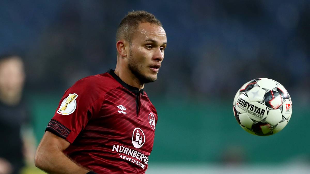 INNENVERTEIDIGER: In der Abwehrmitte duellieren sich links Neuzugang EWERTON (30/Ablöse 2 Millionen Euro) und RICK VAN DRONGELEN (20), rechts Neuzugang TIMO LETSCHERT (26) und KYRIAKOS PAPADOPOULOS (27)