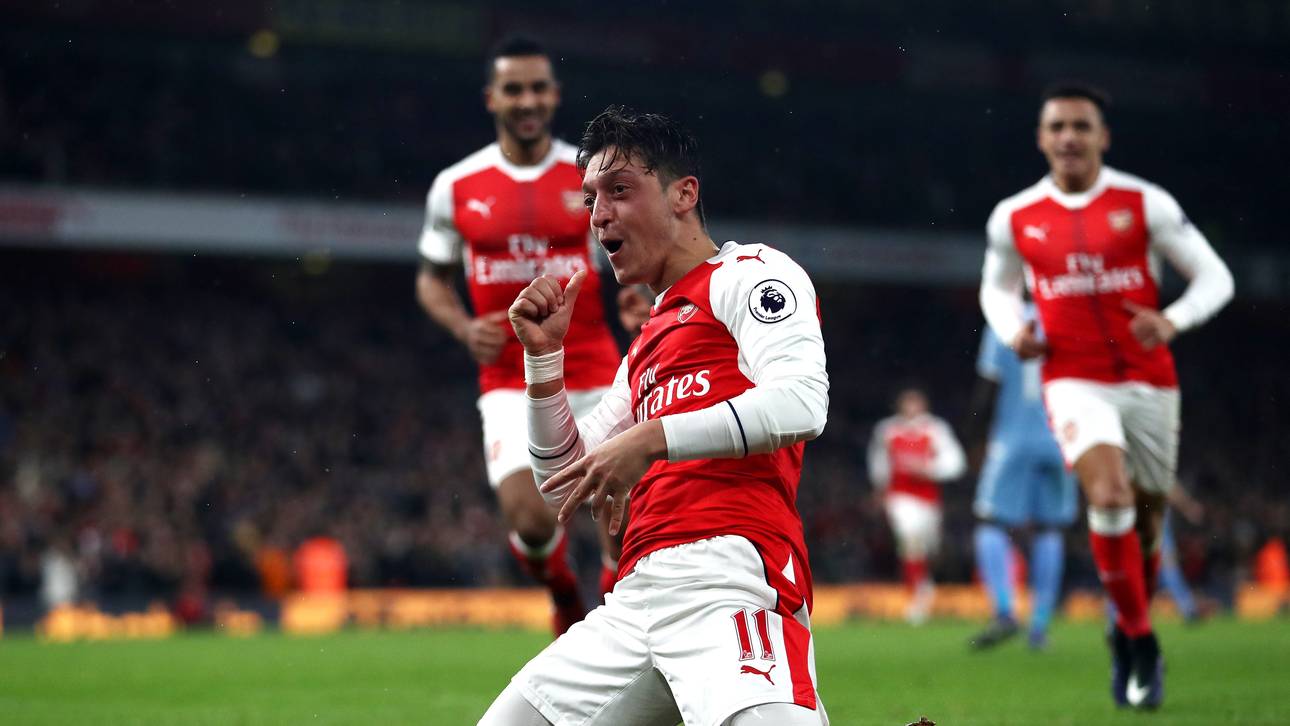 Video: Özil glänzt mit Kopfballheber
