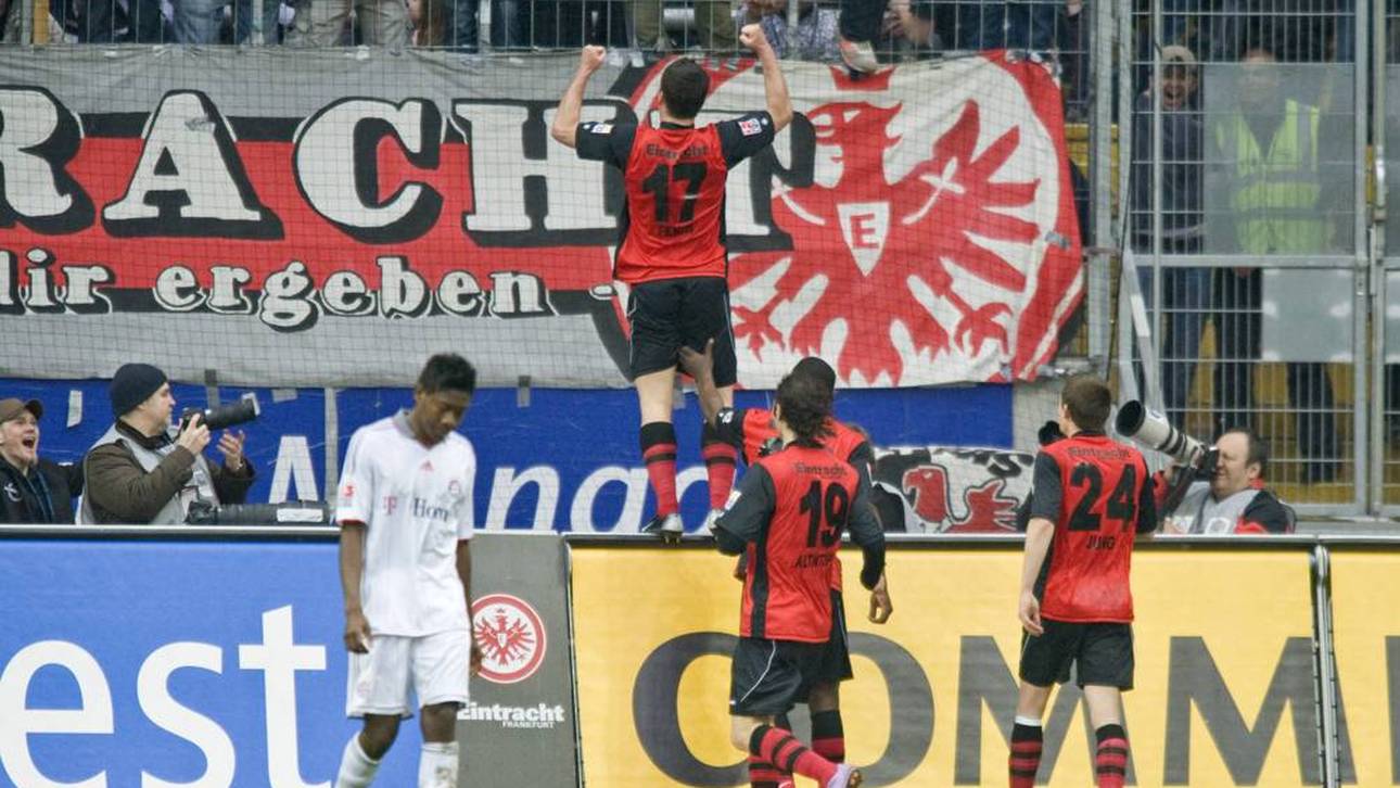 Zwei Fehler von Bayern-Youngster David Alaba (l.) kosteten im März 2010 den Sieg bei Eintracht Frankfurt