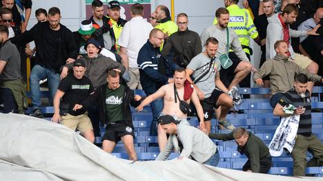 Hannover-Fans zerstören im Stadion von Burnley die Sitzschalen