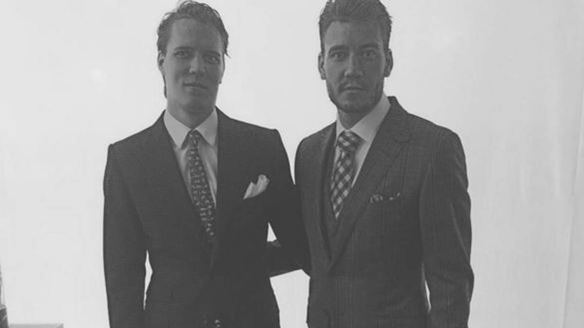 Nicklas Bendtner geht es da, wie man es von ihm kennt, ein weniger ernster an