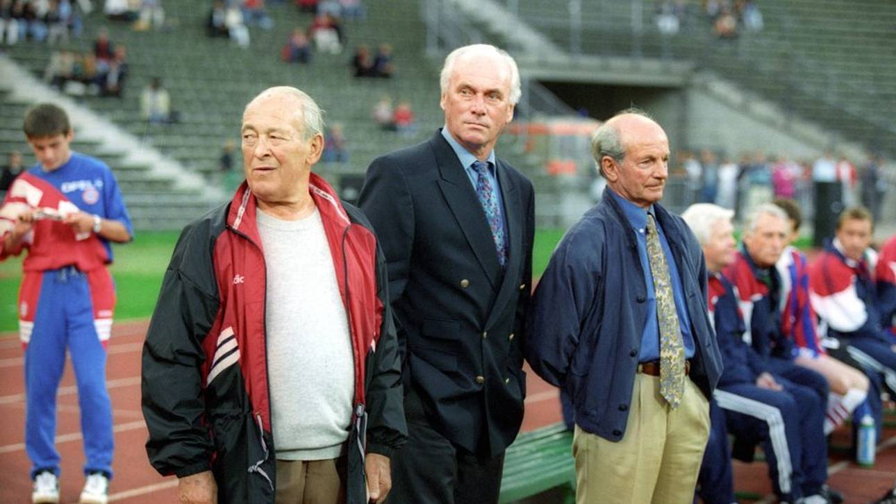 Tschik Cajkovski (l.), Udo Lattek und Dettmar Cramer bei Franz Beckenbauers Geburtstagsspiel 1995