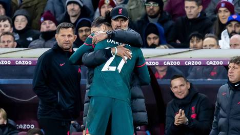 Darwin Nunez ist als Torjäger noch nicht wirklich beim FC Liverpool angekommen. Sein Trainer Jürgen Klopp findet das gar nicht so schlimm und hebt die anderen Vorzüge des Stürmers hervor.