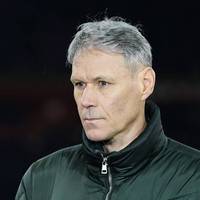 Marco van Basten zeigt sich erschüttert nach dem Skandal-Spiel zwischen Ajax Amsterdam und Feyenoord Rotterdam. Die Oranje-Legende rechnet mit dem niederländischen Fußball gnadenlos ab.