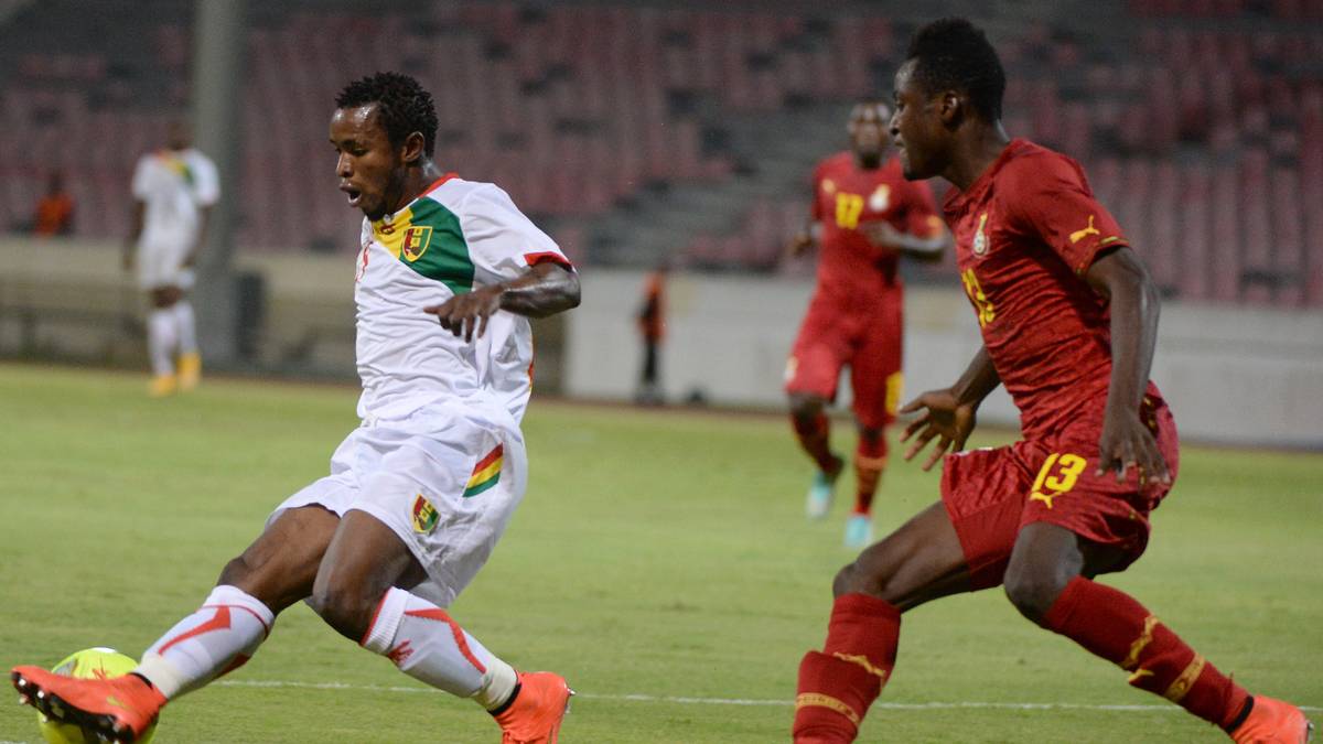 ABDUL RAHMAN BABA (Ghana/FC Augsburg): In der Gruppe C kommt es direkt am ersten Spieltag zu einem Bundesliga-Duell. Linksverteidiger Baba (r.) absolviert erst im September 2014 sein erstes Länderspiel für Ghana, steht dann aber in allen weiteren Quali-Spielen zum Afrika-Cup über 90 Minuten auf dem Platz. Er trifft auf...