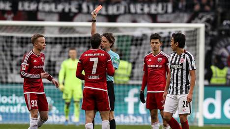 Matthew Leckie wurde für seine rote Karte gegen Eintracht Frankfurt für zwei Spiele gesperrt