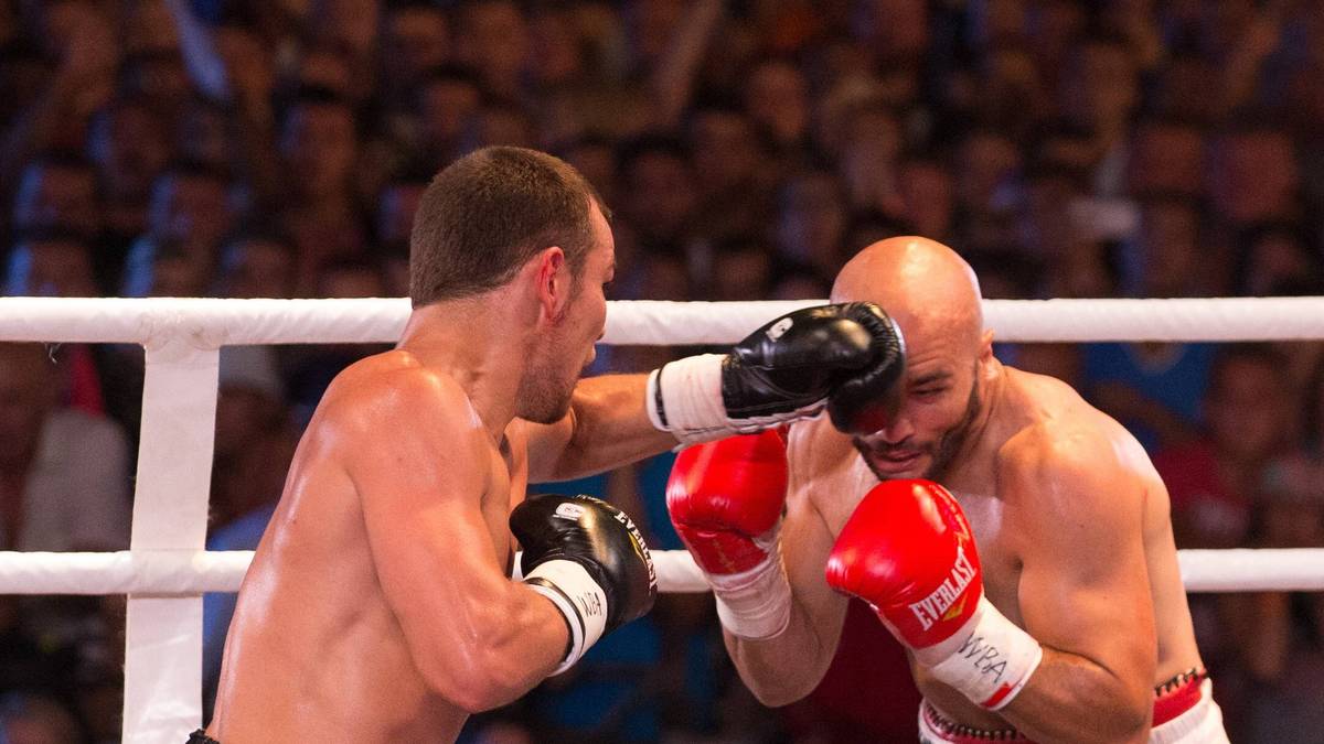RANG 5 - Tschudinow vs. Bouadla, 100.000 Zuschauer: Dmitri Tschudinow (l.) und Mehdi Bouadla hatten Glück, dass ihr Fight mit der Sevastopol Open-Air Motorbike Show auf der russich besetzten Krim verbunden wurde. Deswegen sollen etwa 100.000 Menschen bei Tschudinows Sieg dabei gewesen sein