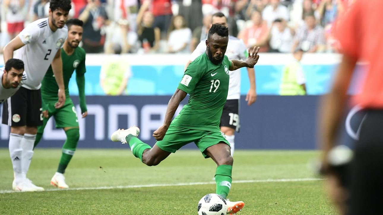 Fußballer stürzt aus zweitem Stock