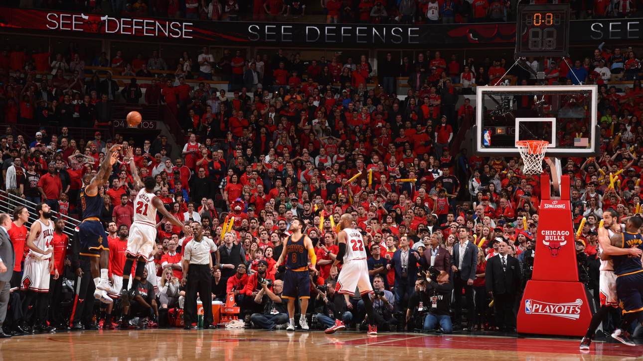 James wirft Cavs zum Sieg