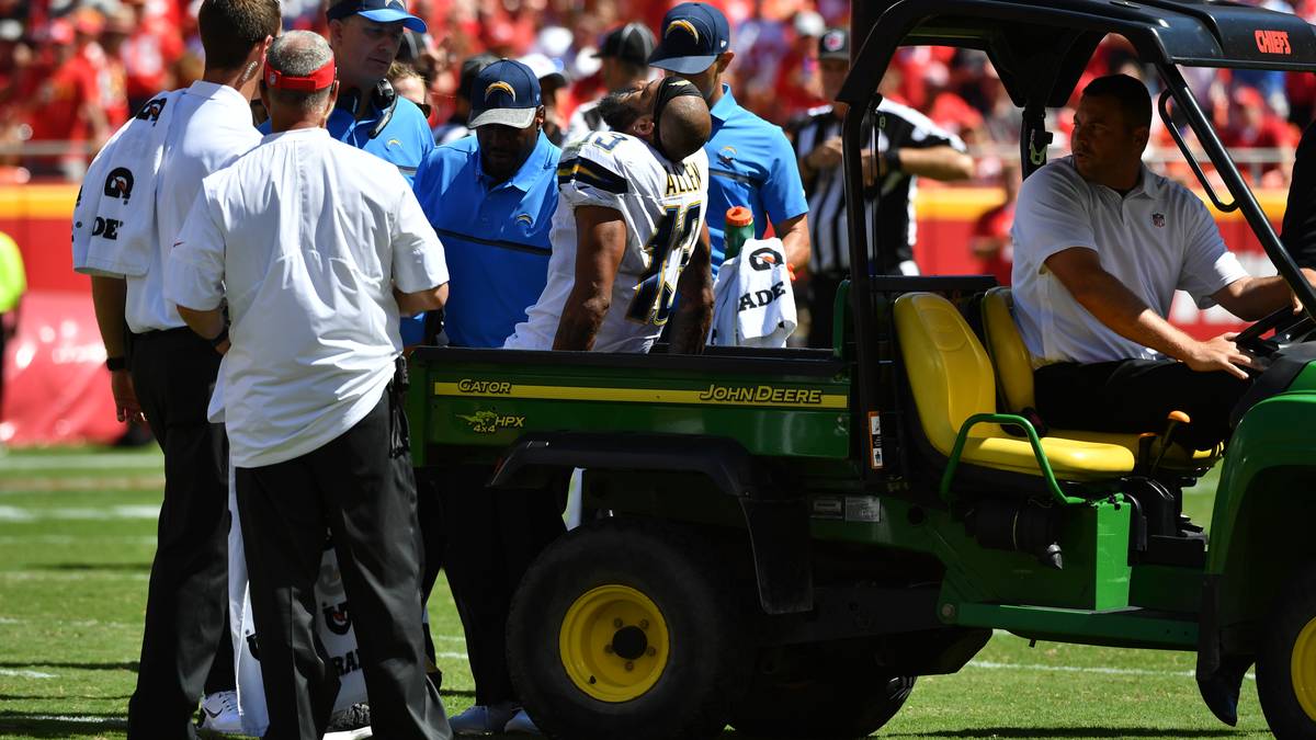 Mit Tränen im Gesicht musste Allen vom Feld gefahren werden. Der 24-Jährige ist eigentlich der große Hoffnungsträger in San Diego - aber für diese Saison raus