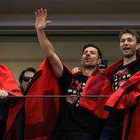 Sport-Geschäftsführer Simon Rolfes blickt auf die Schlüsselmomente von Bayer Leverkusen auf dem Weg zur Meisterschaft - und spricht dabei nicht nur über die besondere Beziehung zu Coach Xabi Alonso.