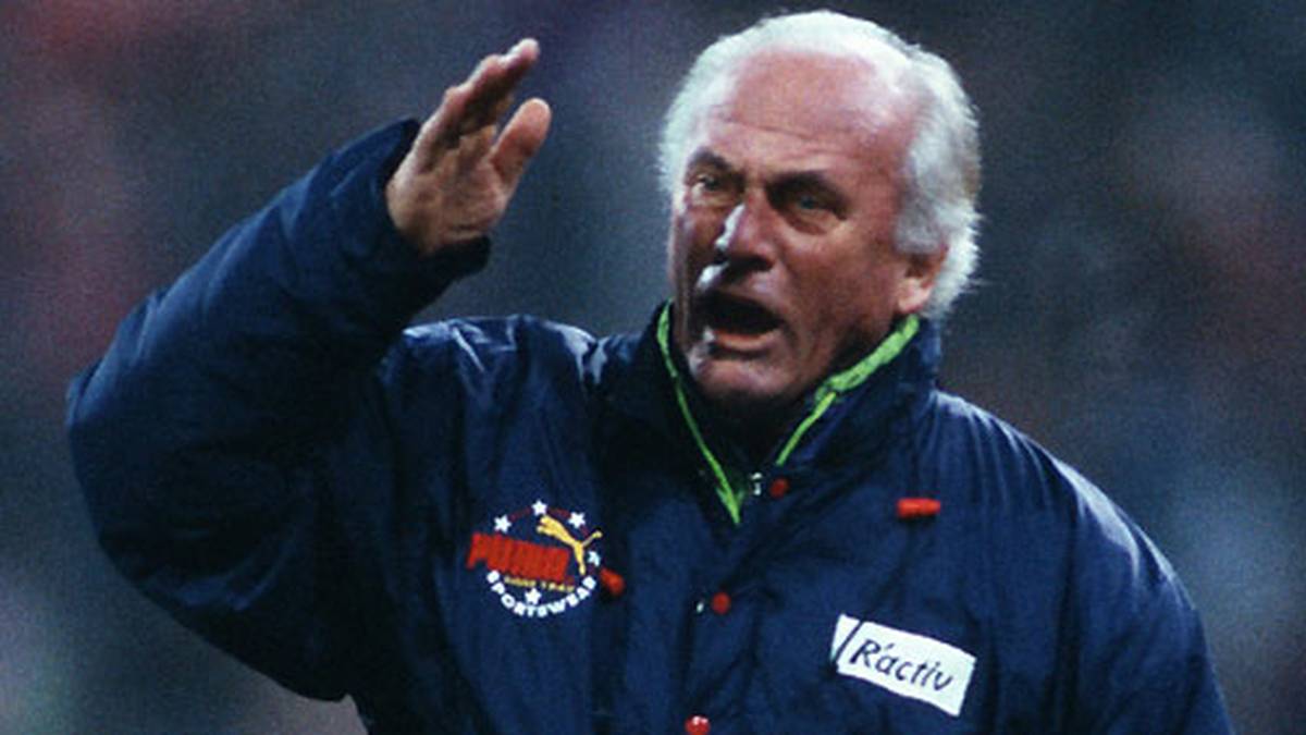 1992 wagte sich Lattek noch mal auf die Trainerbank und ging zum FC Schalke 04. Dort aber blieb er glücklos, schon im Januar 1993 war das Intermezzo beendet