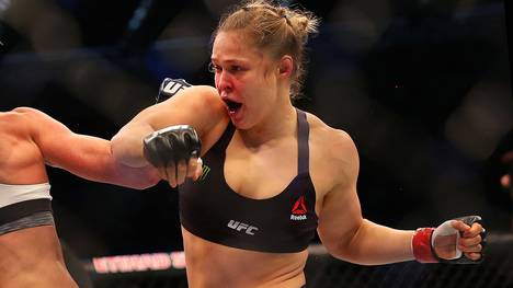 Ronda Rousey wurde bei UFC 193 von Holly Holms mit einem Tritt ans Kinn niedergestreckt