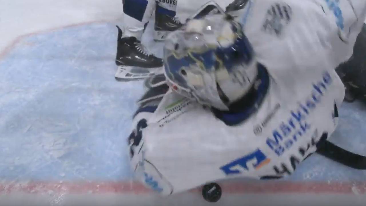 Wahnsinns-Save! Diese Goalie-Aktion müssen Sie sehen