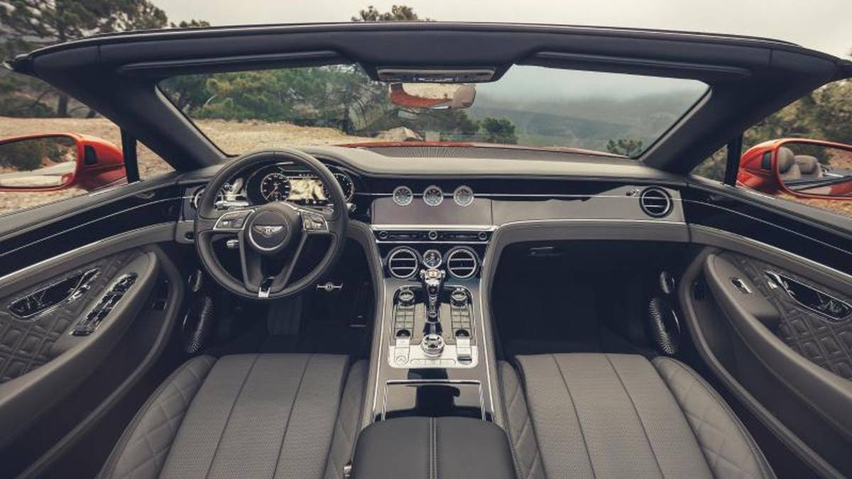 Bentley kombiniert im Innenraum digitale Instrumente mit antiquierten Detail - darunter eine Klimaanlage mit Reglern wie Orgelzüge