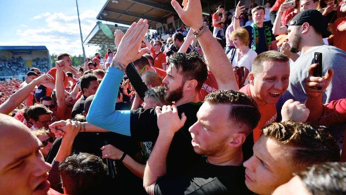 PLATZ 10 - HANNOVER 96: Der Bundesliga-Aufsteiger hat seinen Dauerkarten-Verkauf von 19.000 auf 23.500 gesteigert