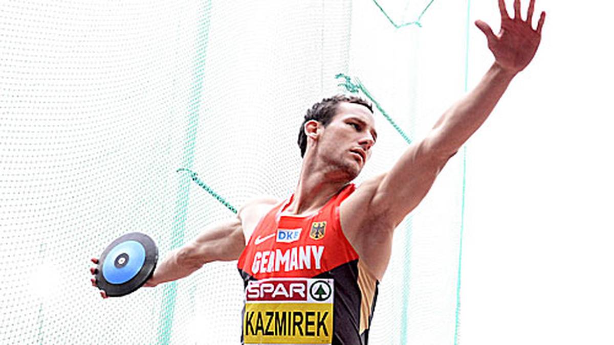 Kai Kazmirek fliegt nicht nur übr die Hürden, sondern macht auch mit dem Diskus eine gute Figur