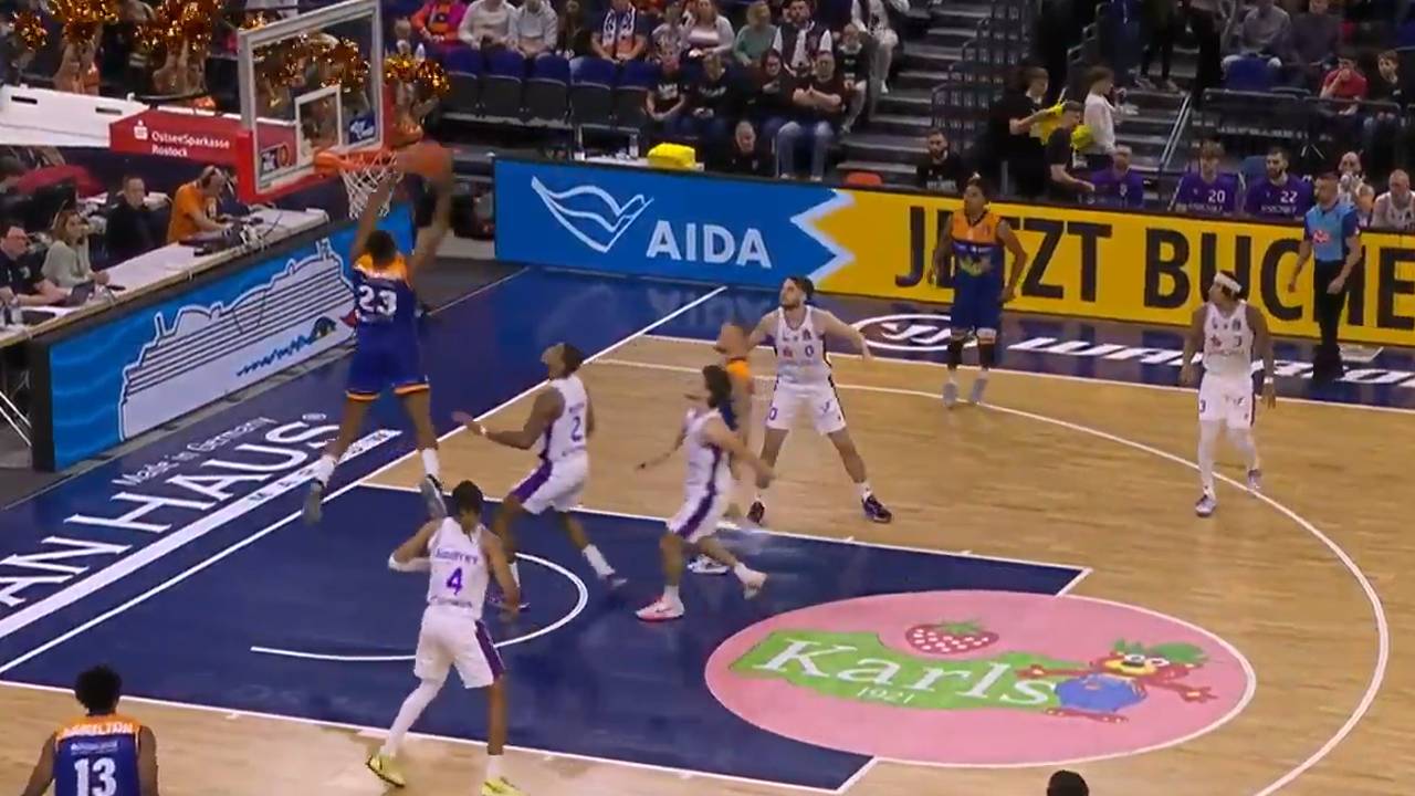 Rostock Seawolves zaubern sich mit Alley-Oop zu Kantersieg gegen Göttingen | BBL