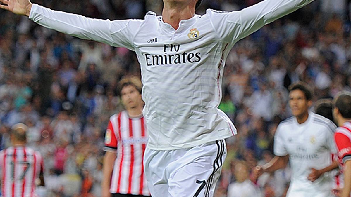 CRISTIANO RONALDO (29, Sturm, Portugal/Real Madrid): Titelverteidiger, Champions-League-Sieger, Tormaschine: Der Weltfußballer-Titel geht auch dieses Jahr nur über CR7. Aber: Mit Portugal scheitert Ronaldo bei der WM bereits in der Vorrunde, kassiert gegen Deutschland eine bittere 0:4-Schlappe