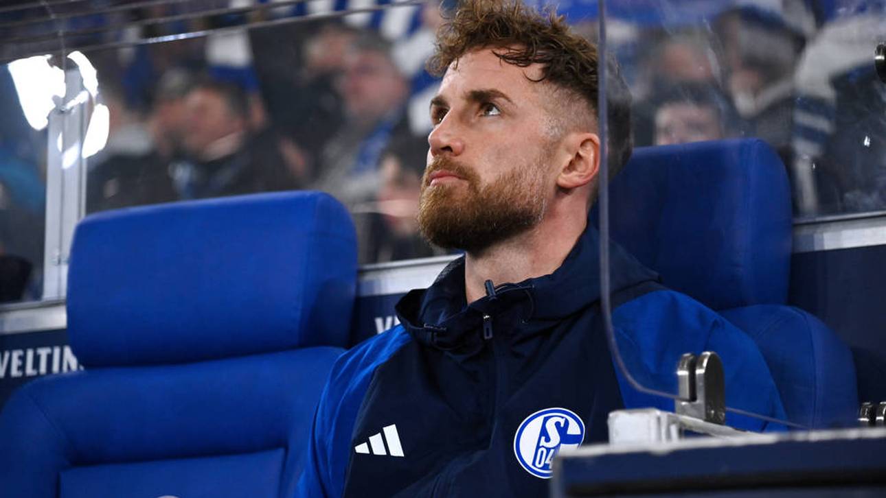 Ralf Fährmann auf der Schalker Bank