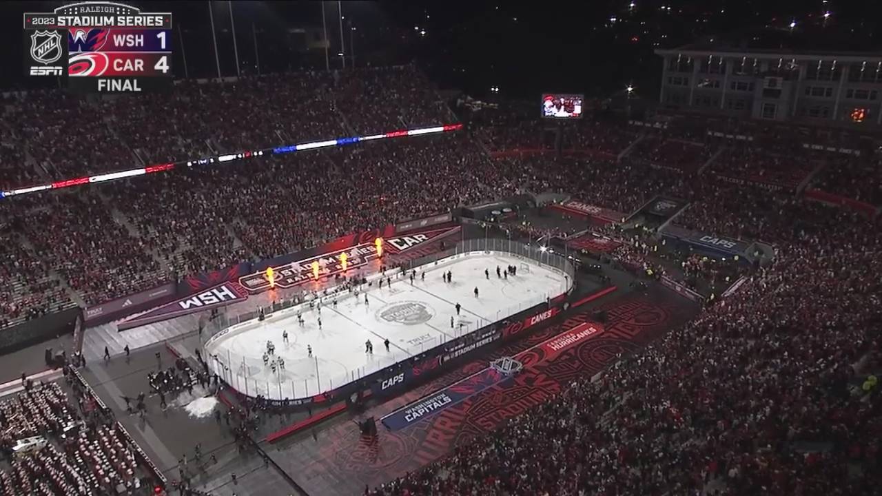 NHL: Carolina Hurricanes gewinnen Eishockey-Spektakel im Football-Stadion