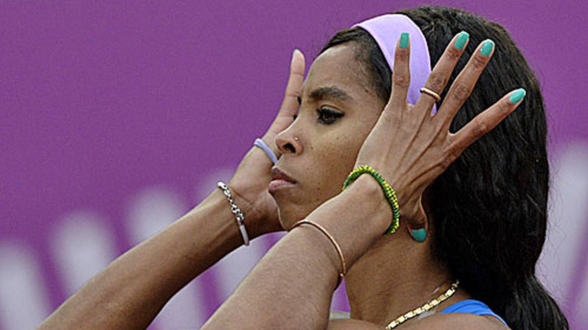 Die Haare müssen liegen: Dazu lackierte Fingernägel und rosa Stirnband: Yadisleidy Pedroso achtet vor dem Wettkampf darauf, dass sie beim Rennen auch eine gute Figur macht