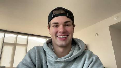 JJ Peterka gehört zu den deutschen Hoffnungsträgern im Eishockey-Olympia-Kader. Vor dem Turnier in Italien sprach der NHL-Spieler über das Team rund um Leon Draisaitl und die Medaillenhoffnungen der Deutschen.