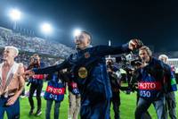 Raphinha wird mit drei Toren zum großen Bayern-Schreck des FC Barcelona im Champions-League-Duell mit den Münchnern. Dabei erreicht er auch noch eine besondere Marke - und zeigt sich anschließend emotional.