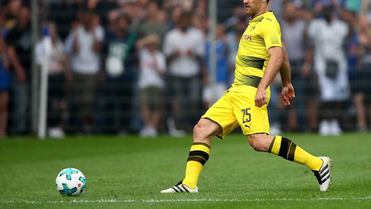 SOKRATIS: Sokratis präsentierte sich von Anfang an konstant wie eh. Immer noch derselbe monotone Gesichtsausdruck. Immer noch die gleich Ruhe und Sicherheit im Zweikampf, immer noch solide und sicher im Spielaufbau. Der 29-Jährige dürfte auch unter Bosz gesetzt sein. SPORT1- Note 2