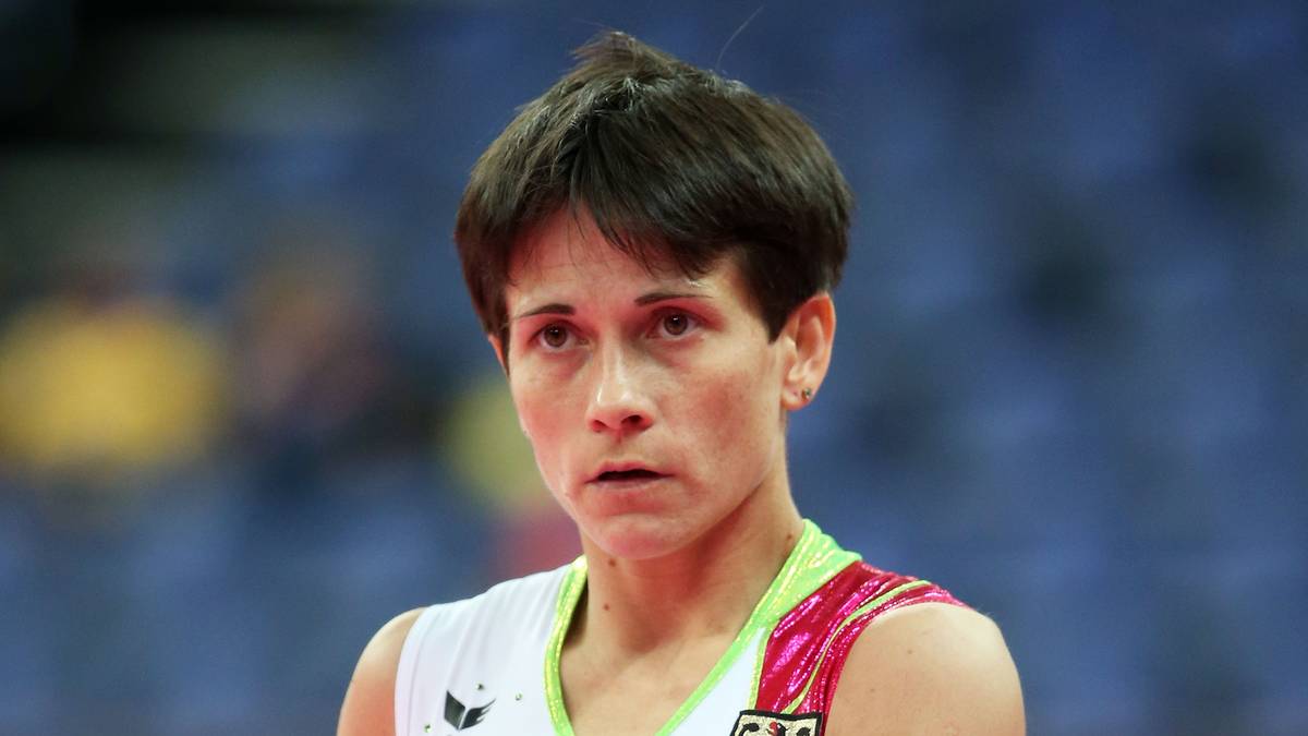 Vier Jahre später wurde die "Turn-Oma" Weltmeisterin beim Sprung. Bei den am Freitag beginnenden Weltmeisterschaften in Stuttgart will sich Chusovitina, die von 2006 bis 2012 für Deutschland turnte, für ihre achten Olympische Spiele zu qualifizieren